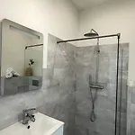 Relaxing Private W Bathroom & Wi-fi דירה *