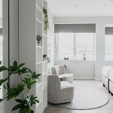 Relaxing Private Suite W Bathroom & Wi-Fi Apartment Raamsdonksveer