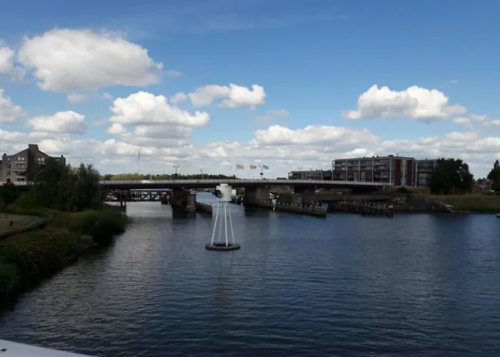 Apartment Relaxing Private W Bathroom & Wi-fi Raamsdonksveer